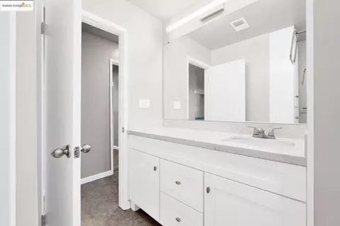 Bath - 2011 Regis Dr, Davis, CA 95618 photo 4 of 5