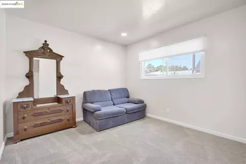 Bedroom - 2011 Regis Dr, Davis, CA 95618 photo 4 of 4