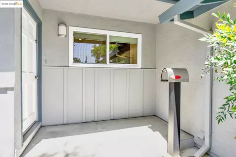 Exterior - 2011 Regis Dr, Davis, CA 95618 photo 6 of 11