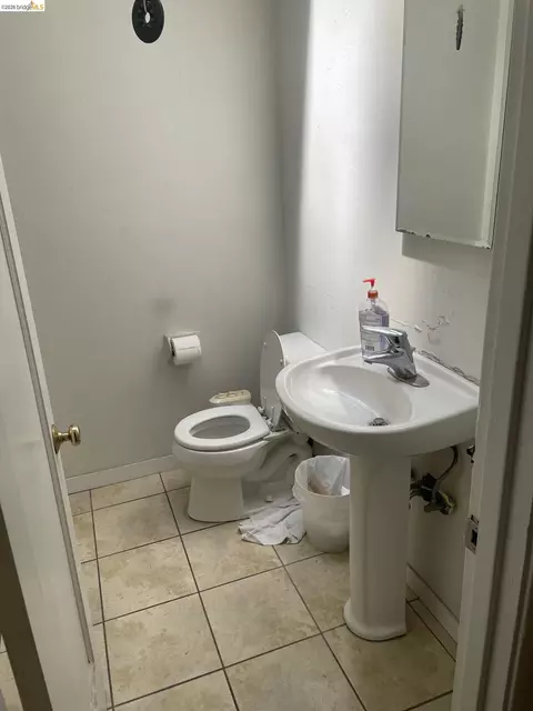 Bath - 2509 Dwight Way, Berkeley, CA 94704 photo 3 of 4