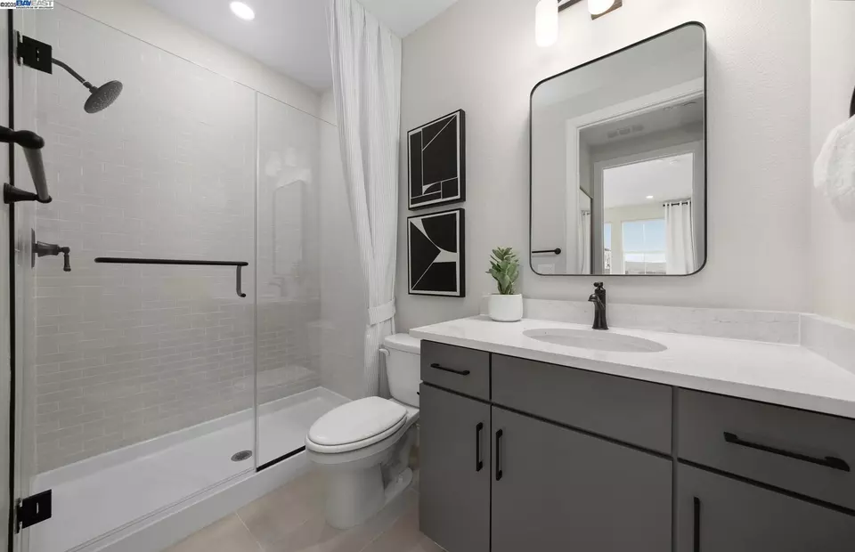 Bath - 339 E Bobby Gln, Mountain House, CA 95391 photo 2 of 3