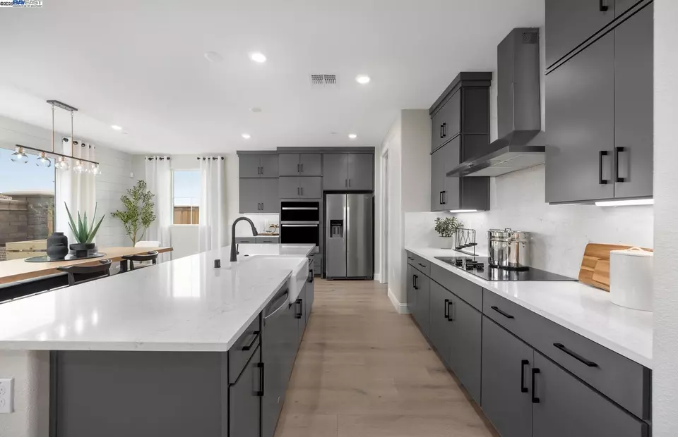Kitchen - 339 E Bobby Gln, Mountain House, CA 95391 photo 2 of 2
