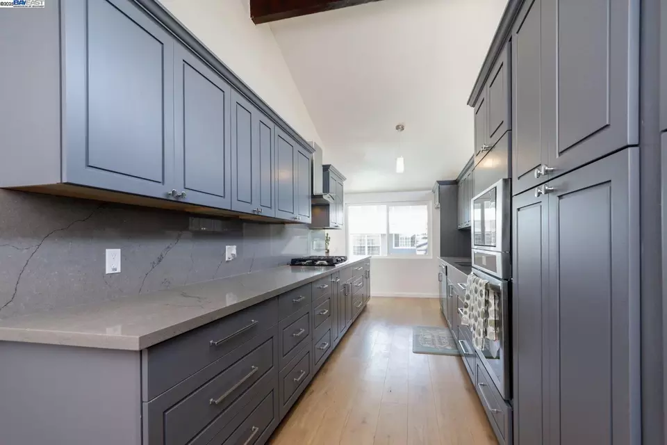 Kitchen - 2575 Bantry Ln, South San Francisco, CA 94080 photo 4 of 5