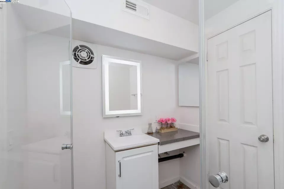 Bath - 2575 Bantry Ln, South San Francisco, CA 94080 photo 3 of 3