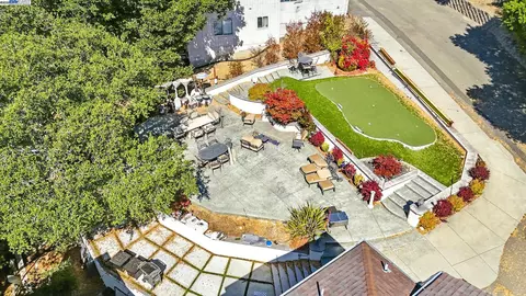 2765 Butters Dr, Oakland, CA 94608