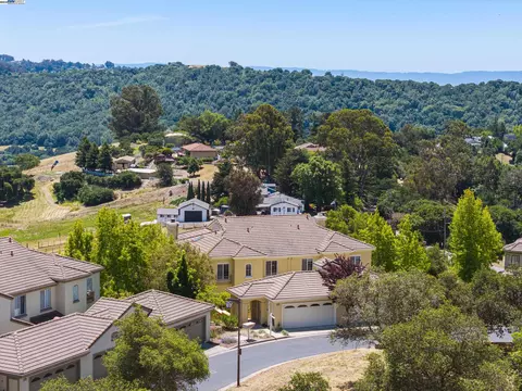 22284 E Lyndon Loop, Castro Valley, CA 94552 photo 1