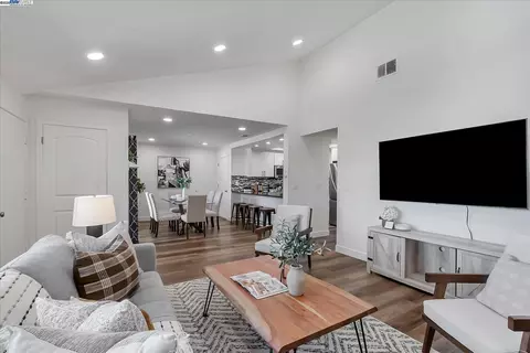 67 Silcreek Dr, San Jose, CA 95116