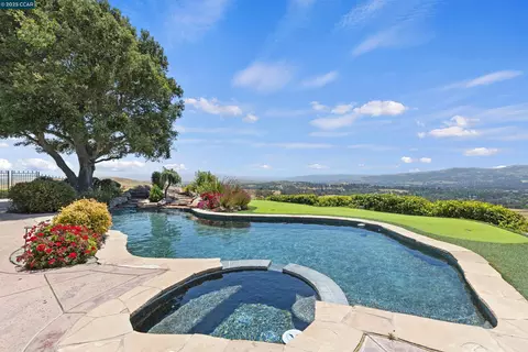 70 Sherburne Hls, Danville, CA 94526