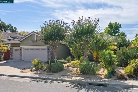 913 Oakbrook Ln, Walnut Creek, CA 94597