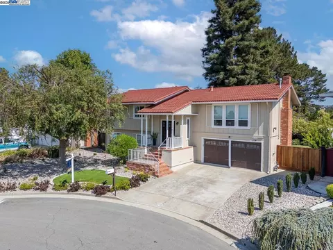 3274 Red Leaf Ct, Hayward, CA 94542