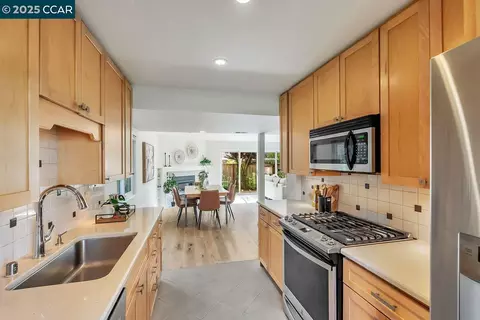 Kitchen - 47 Miramonte Dr, Moraga, CA 94556 photo 3 of 5
