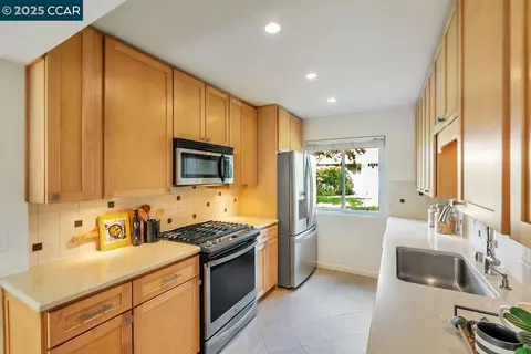 Kitchen - 47 Miramonte Dr, Moraga, CA 94556 photo 2 of 5