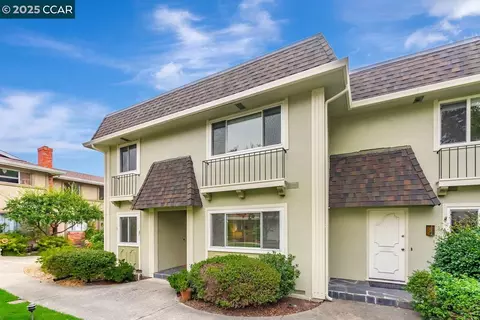 Exterior - 47 Miramonte Dr, Moraga, CA 94556 photo 2 of 12
