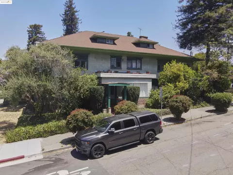 400 Lagunitas, Oakland, CA 94610