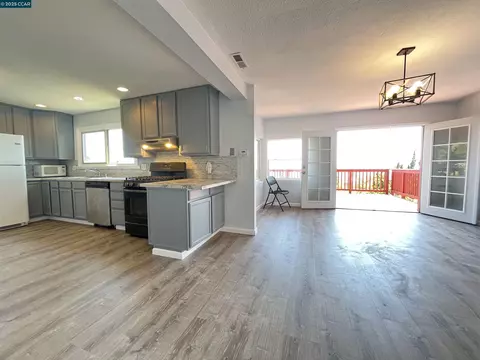 7618 Sunkist Dr, Oakland, CA 94605