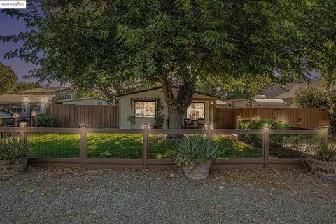 3439 Sanford St, Concord, CA 94520