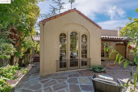 1922 San Antonio Ave, Berkeley, CA 94707 photo 1