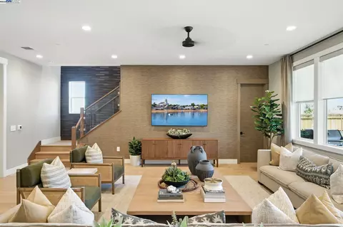 1683 S Wren St, Dublin, CA 94568