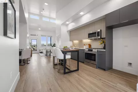1545 32nd St #309, Oakland, CA 94608
