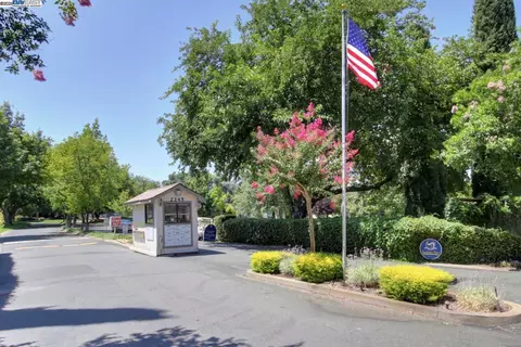 3036 Swallows Nest Dr, Sacramento, CA 95833