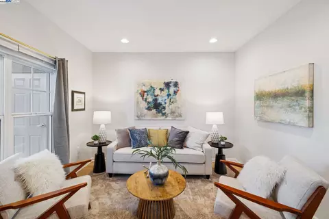 1121 40th St #2406, Emeryville, CA 94608