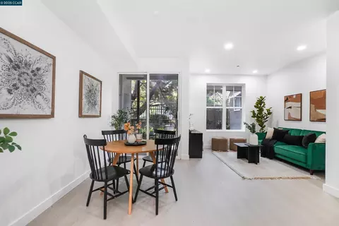 1121 40th St #4105, Emeryville, CA 94608