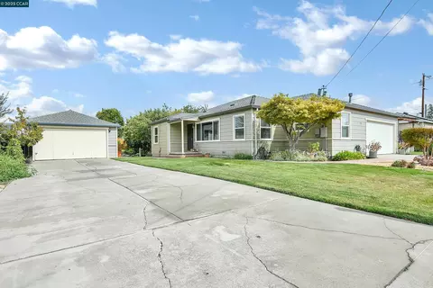1860 Granada Dr, Concord, CA 94519 photo 1