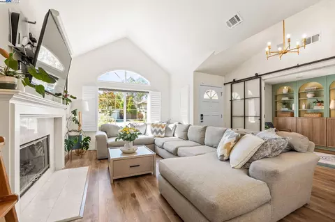 654 Daisyfield Dr, Livermore, CA 94551