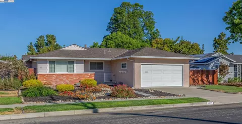 2765 Ryan Rd, Concord, CA 94518 photo 1