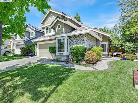 8043 Crossridge Rd, Dublin, CA 94568 photo 1