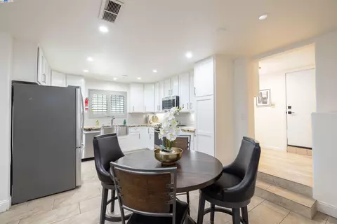 Dining - 1234 Willow St, Oakland, CA 94607 photo 3 of 3
