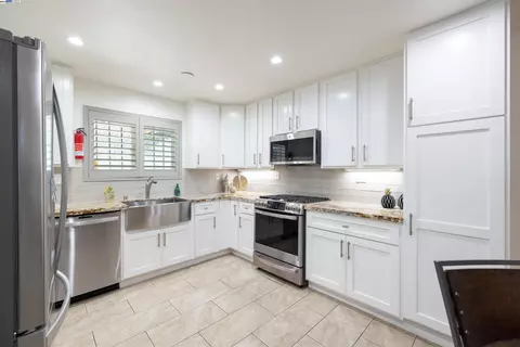 Kitchen - 1234 Willow St, Oakland, CA 94607 photo 6 of 6