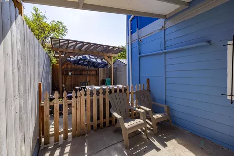 Exterior - 1234 Willow St, Oakland, CA 94607 photo 5 of 10