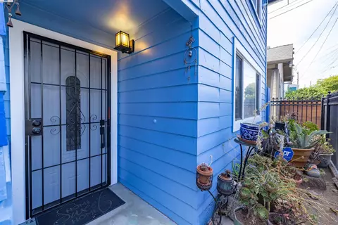 Entry Way - 1234 Willow St, Oakland, CA 94607 photo 1 of 6