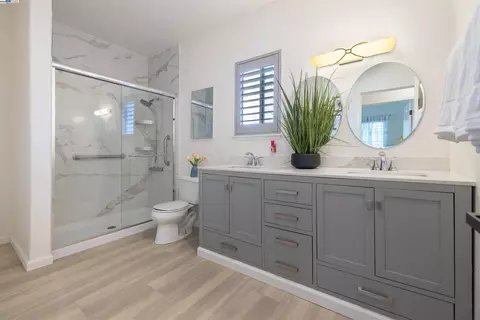 Bath - 1234 Willow St, Oakland, CA 94607 photo 3 of 3