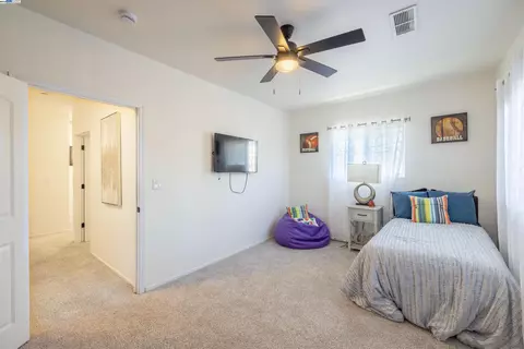 Bedroom - 1234 Willow St, Oakland, CA 94607 photo 3 of 8