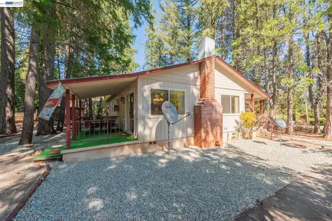 Exterior - 230 Lakeview Dr, Trinity Center, CA 96091 photo 16 of 21