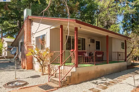 230 Lakeview Dr, Trinity Center, CA 96091