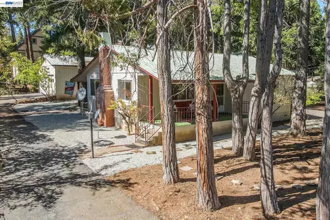 Exterior - 230 Lakeview Dr, Trinity Center, CA 96091 photo 7 of 21