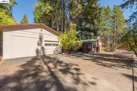Exterior - 230 Lakeview Dr, Trinity Center, CA 96091 photo 15 of 21