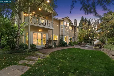 40 Edinburgh Pl, Danville, CA 94526