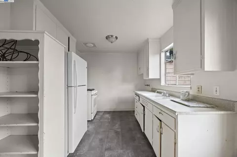 Kitchen - 1450 Ward St, Berkeley, CA 94702 photo 3 of 5
