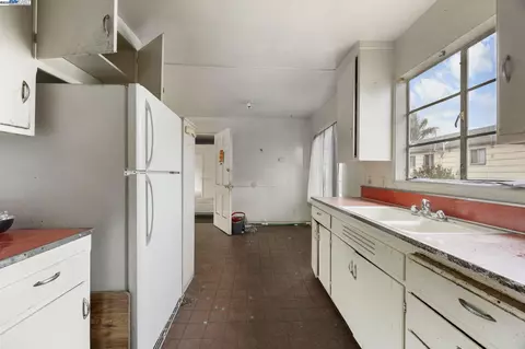 Kitchen - 1450 Ward St, Berkeley, CA 94702 photo 1 of 5