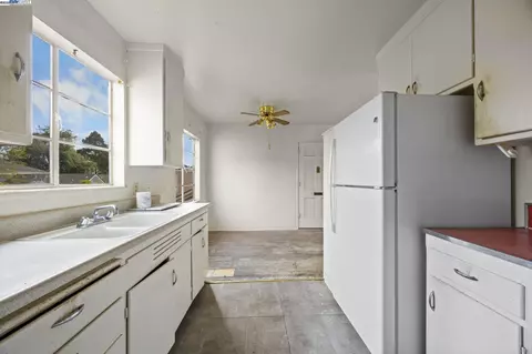 Kitchen - 1450 Ward St, Berkeley, CA 94702 photo 4 of 5