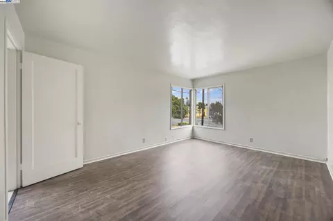 2774 Sacramento St, Berkeley, CA 94702 photo 2