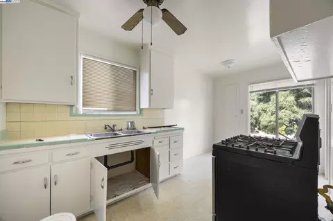 2774 Sacramento St, Berkeley, CA 94702 photo 5