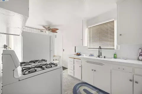 Kitchen - 2790 Sacramento St, Berkeley, CA 94702 photo 4 of 4