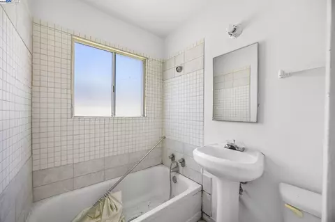 Bath - 2790 Sacramento St, Berkeley, CA 94702 photo 2 of 2