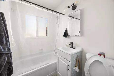 Bath - 2790 Sacramento St, Berkeley, CA 94702 photo 1 of 2