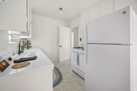 Kitchen - 2790 Sacramento St, Berkeley, CA 94702 photo 1 of 4